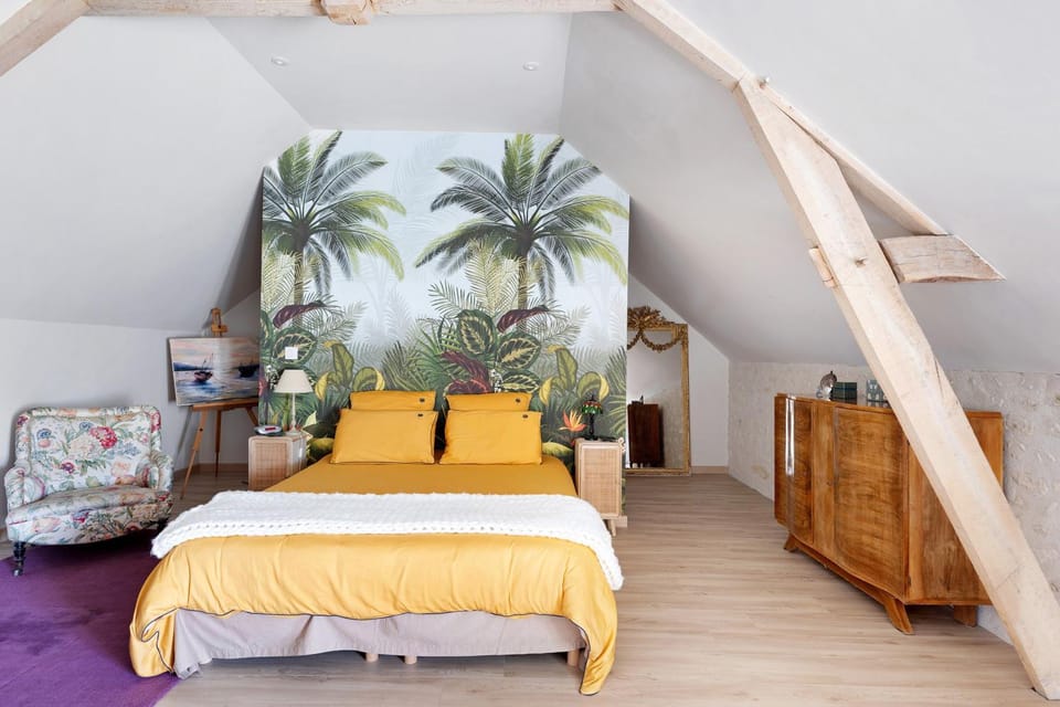 Property building, Living room, Bedroom