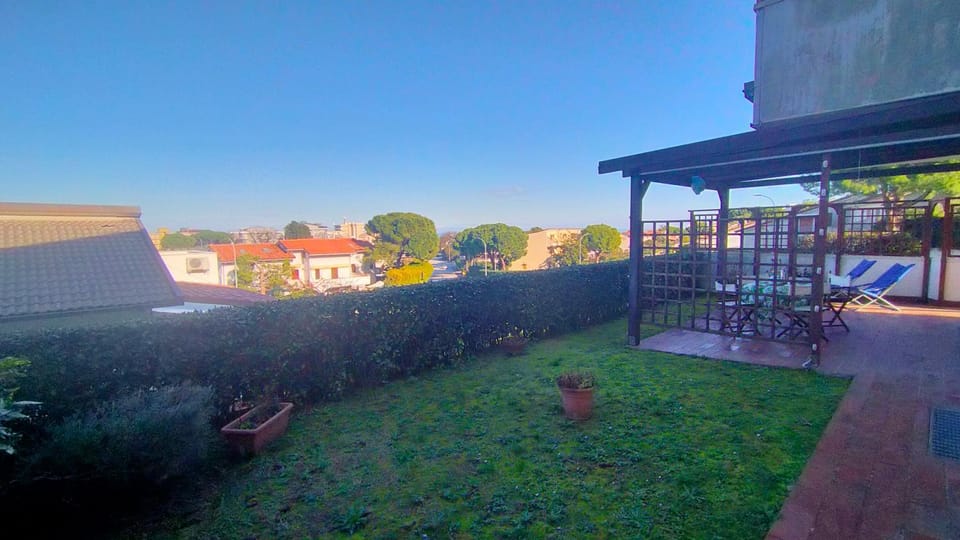 TRILOCALE CON GIARDINO E POSTO AUTO- cod 504 House in Marcelli