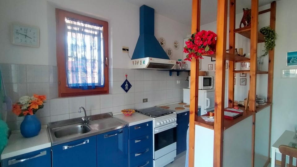 TRILOCALE CON GIARDINO E POSTO AUTO- cod 504 House in Marcelli