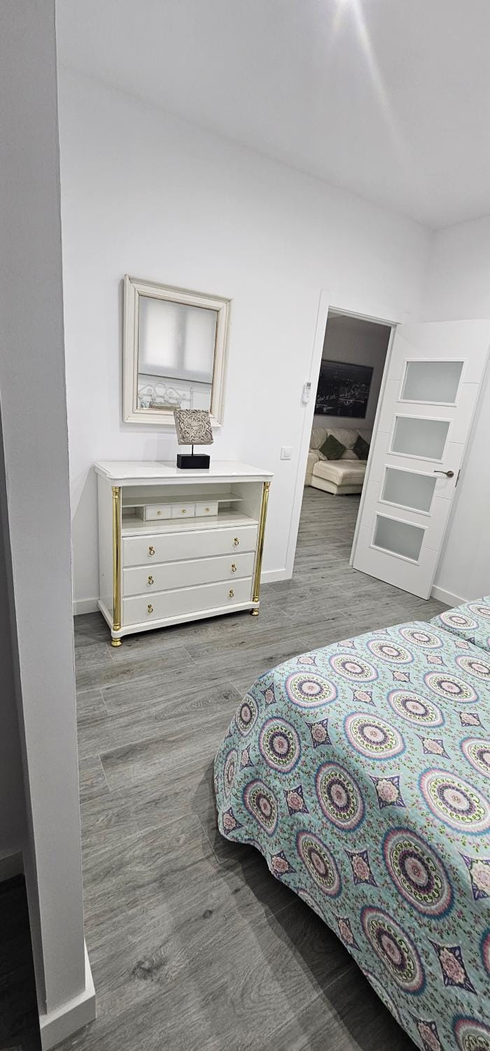 Photo of the whole room, Bedroom