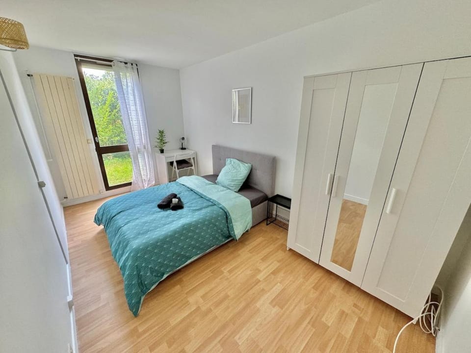 Cozy and spacious 100 m2 1 min from RER D Apartment in Corbeil-Essonnes