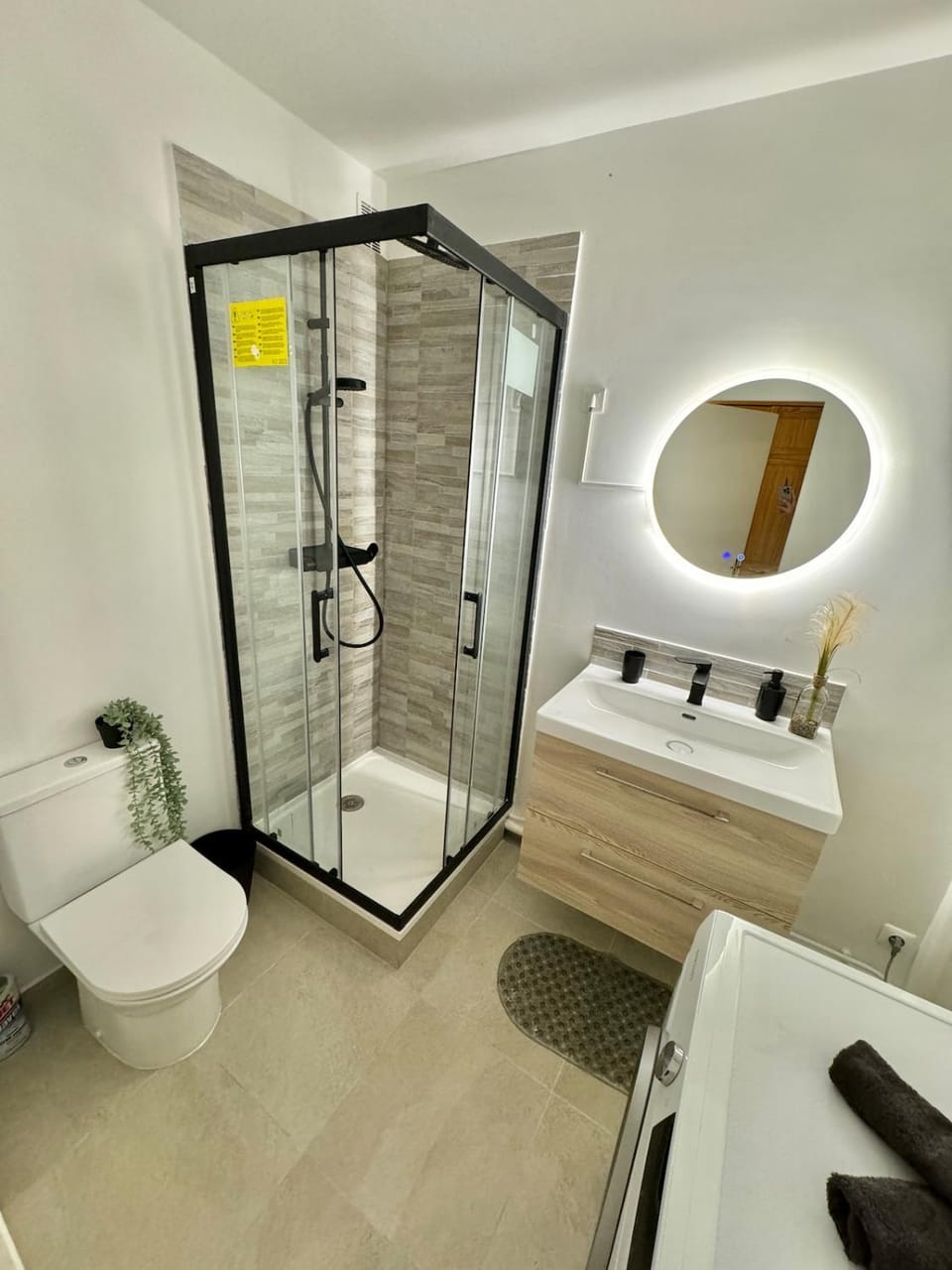 Cozy and spacious 100 m2 1 min from RER D Apartment in Corbeil-Essonnes