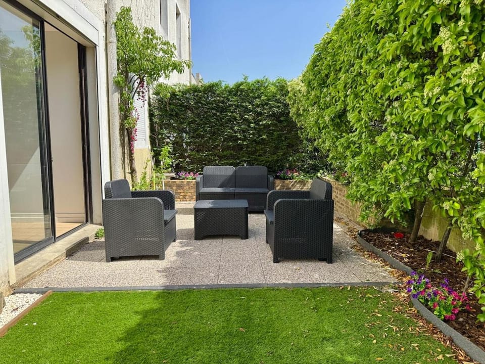 Cozy and spacious 100 m2 1 min from RER D Apartment in Corbeil-Essonnes