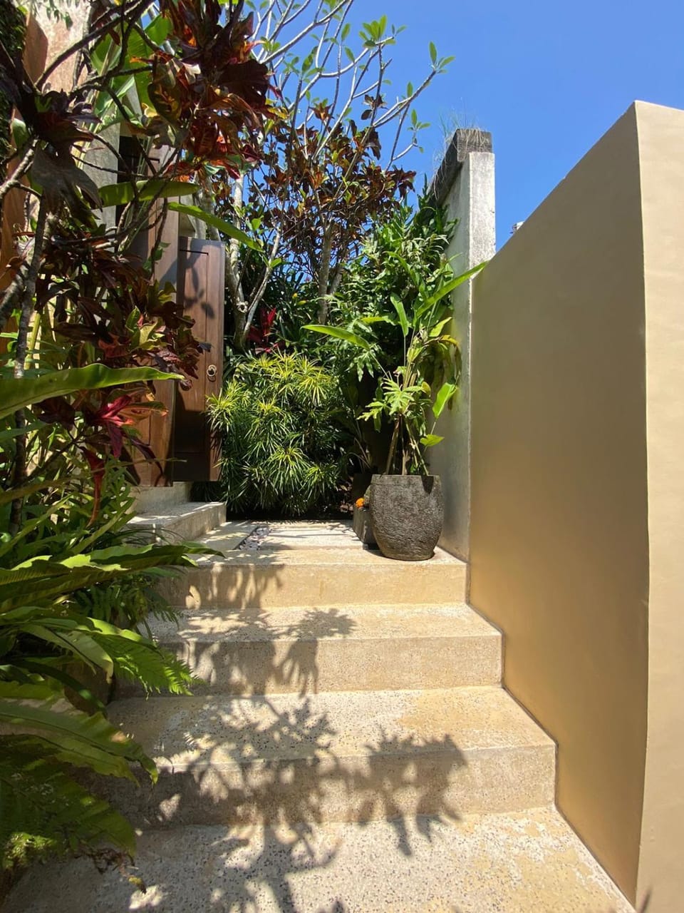 Facade/entrance, Day, Garden