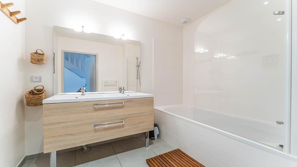 Shower, Bathroom, Bath, towels