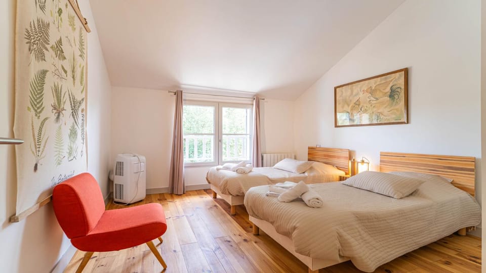 Bedroom, towels