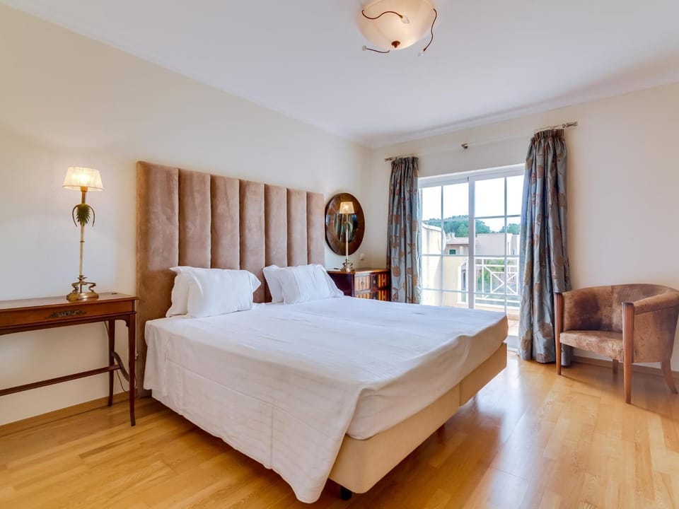 Bed, Photo of the whole room, Bedroom, air conditioner