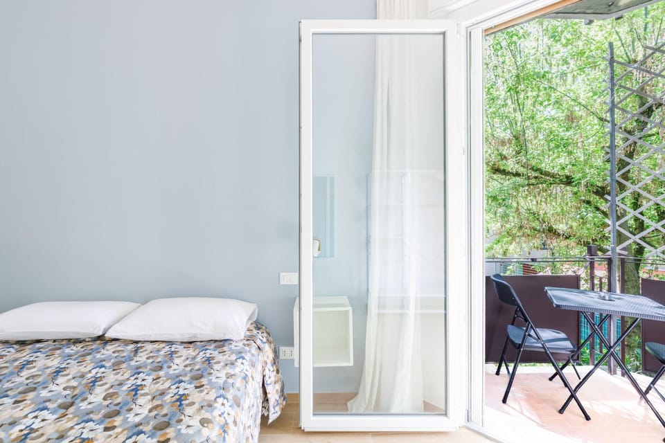 Patio, Spring, Bed, Day, Garden, View (from property/room), Balcony/Terrace, Photo of the whole room, Dining area, Bedroom, Garden view