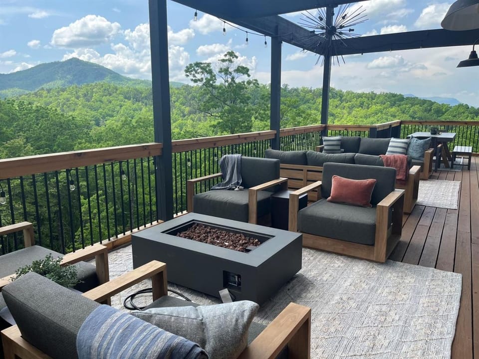 Balcony/Terrace, Mountain view
