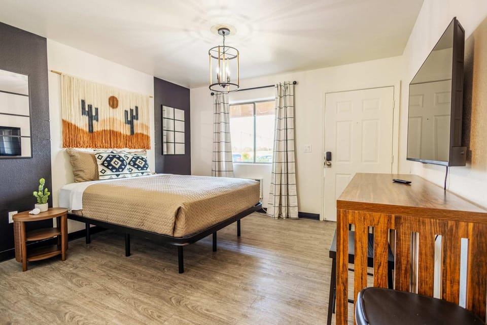 The Tolleson Suites - Modern I-10 Access Apartment in Estrella Village
