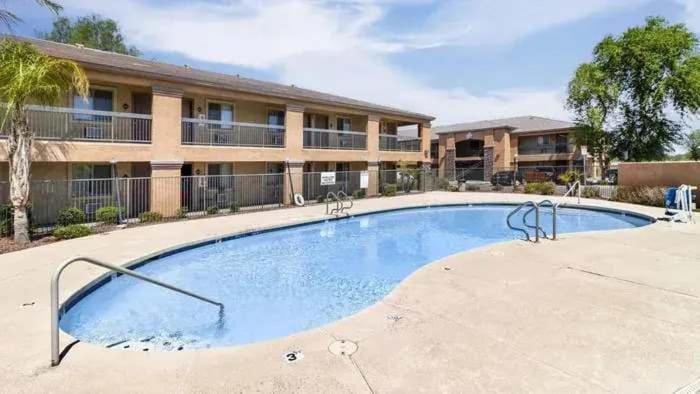 The Tolleson Suites - Modern I-10 Access Apartment in Estrella Village