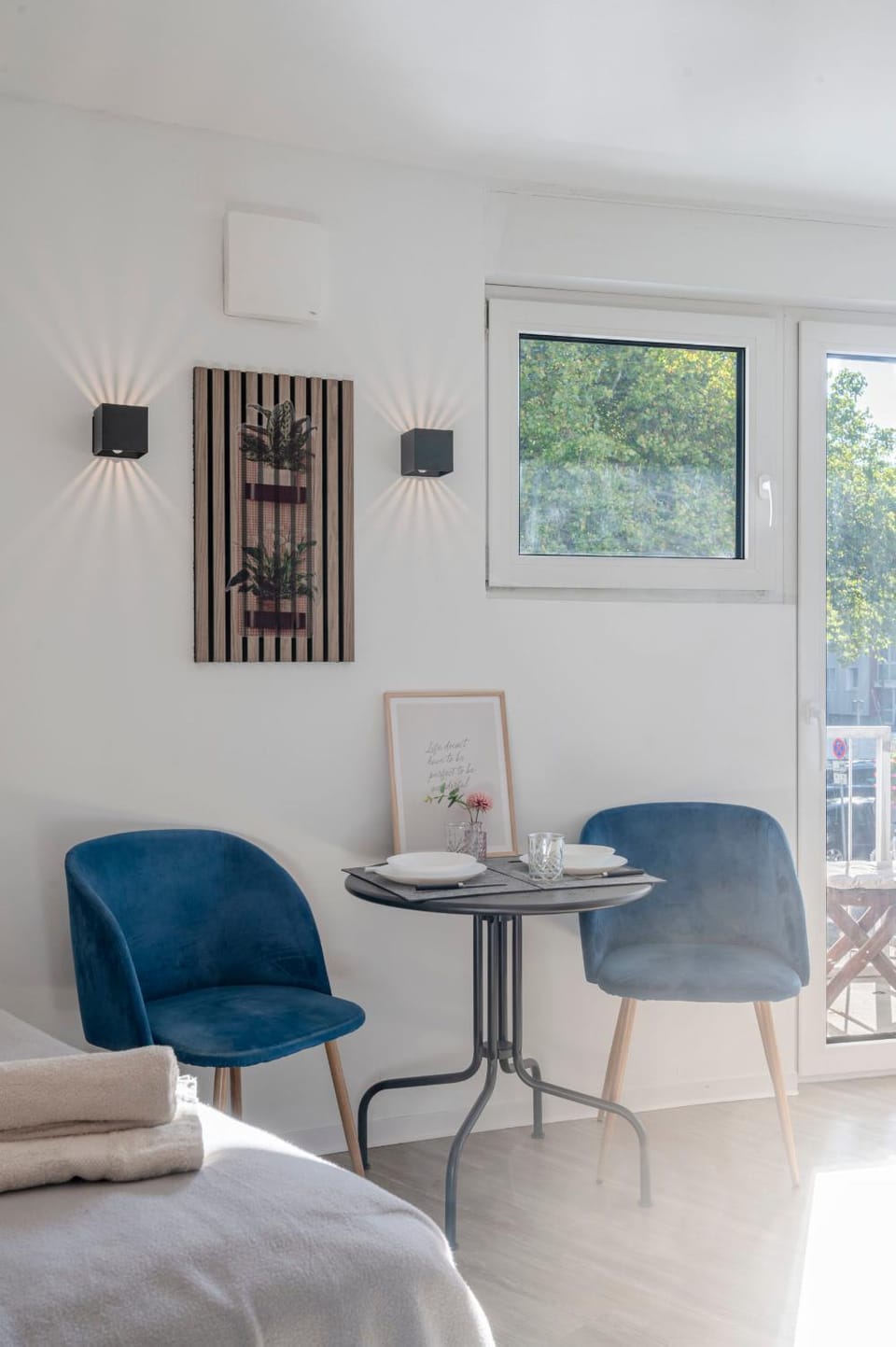 Seating area, Dining area