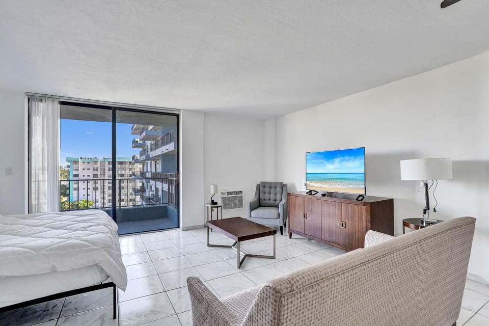 Cozy Miami Gardens Studio King Bed & Tub - 712 Apartment in Golden Glades
