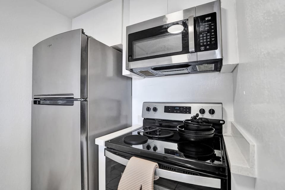 Cozy Miami Gardens Studio King Bed & Tub - 712 Apartment in Golden Glades