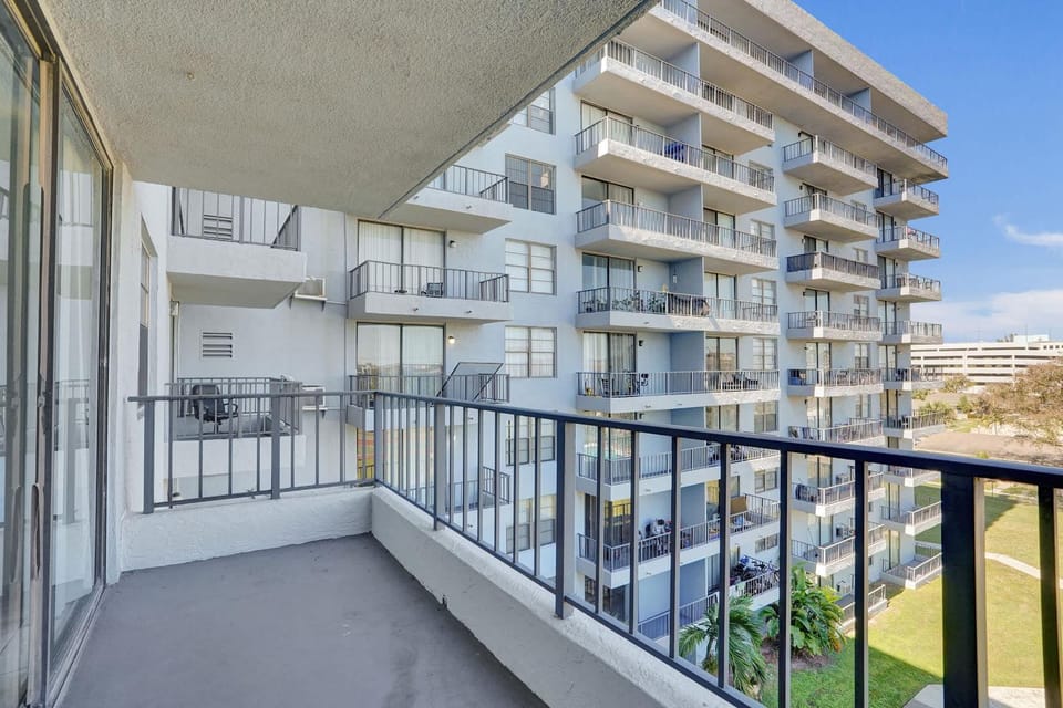 Private 1BR Retreat Near Beaches & Stadium - 510 Apartment in Golden Glades