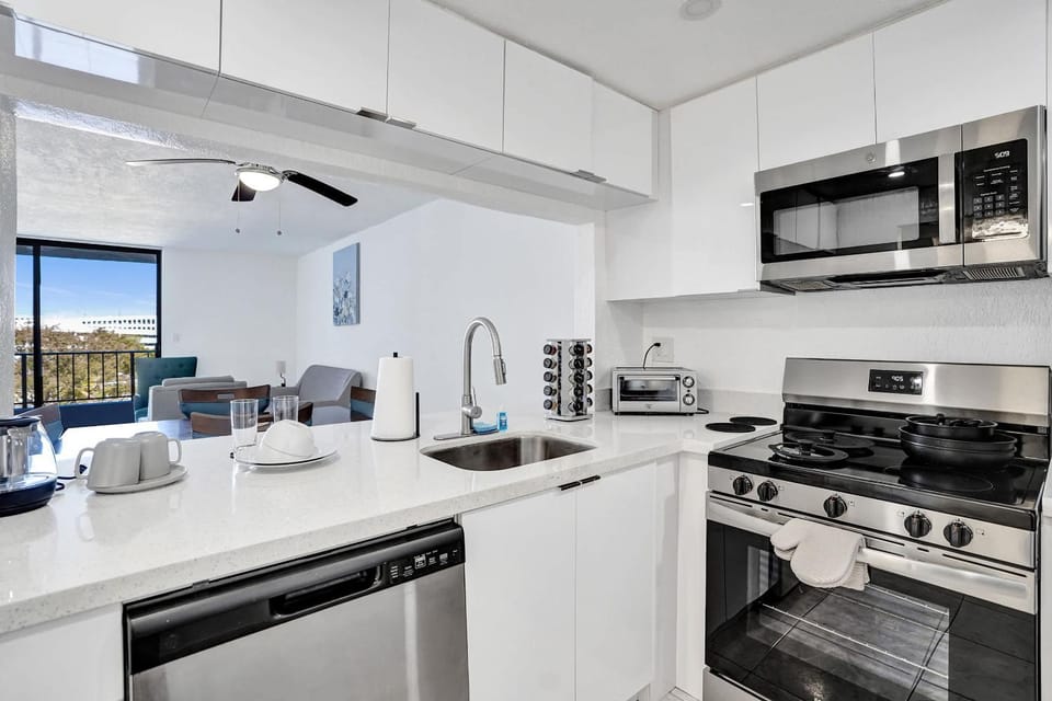 Private 1BR Retreat Near Beaches & Stadium - 510 Apartment in Golden Glades