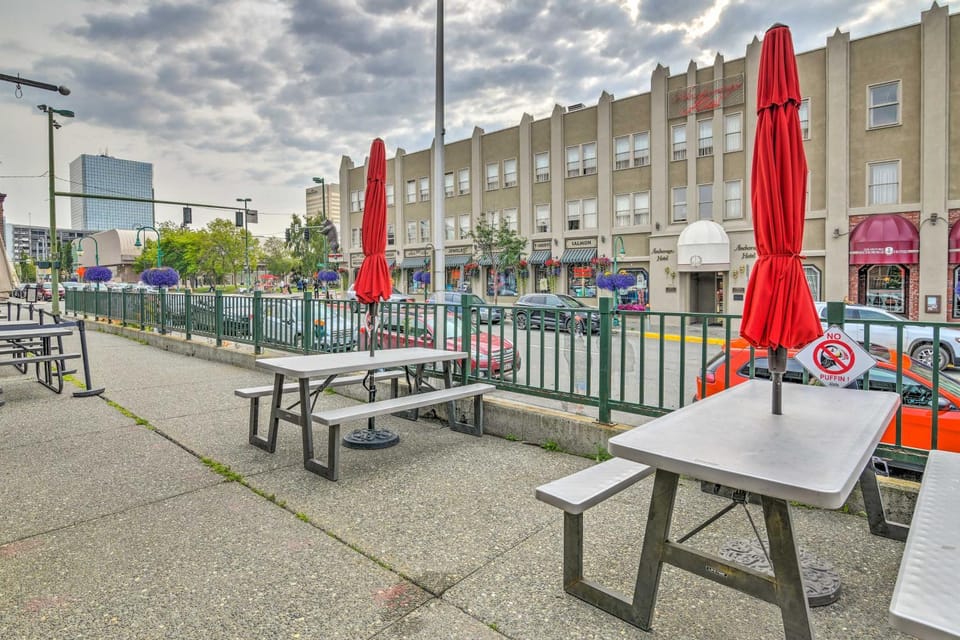 Dtwn Anchorage Getaway: 2 Adjoining Condos! House in Anchorage