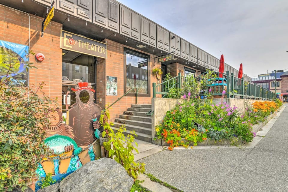Dtwn Anchorage Getaway: 2 Adjoining Condos! House in Anchorage