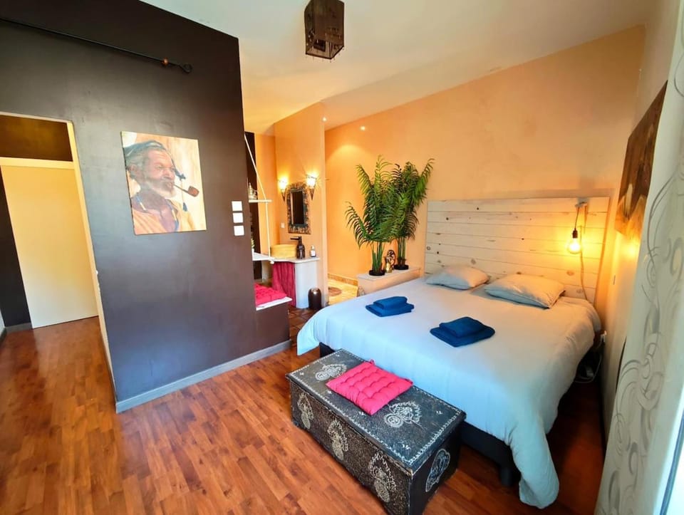 Bedroom, heating