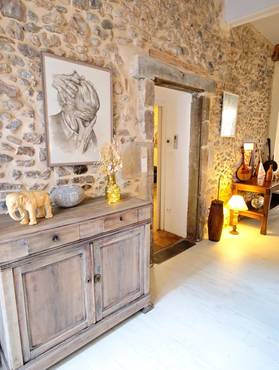 Living room, Decorative detail, storage