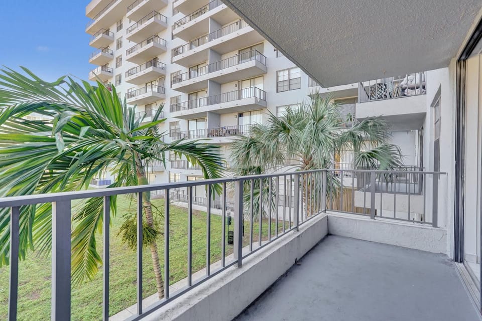 Cozy 1BR Near Hard Rock Stadium - 214 Apartment in Golden Glades