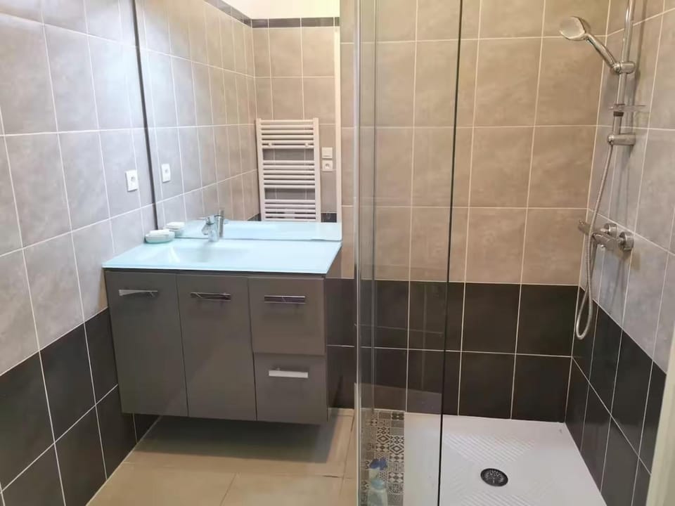 Bathroom, heating