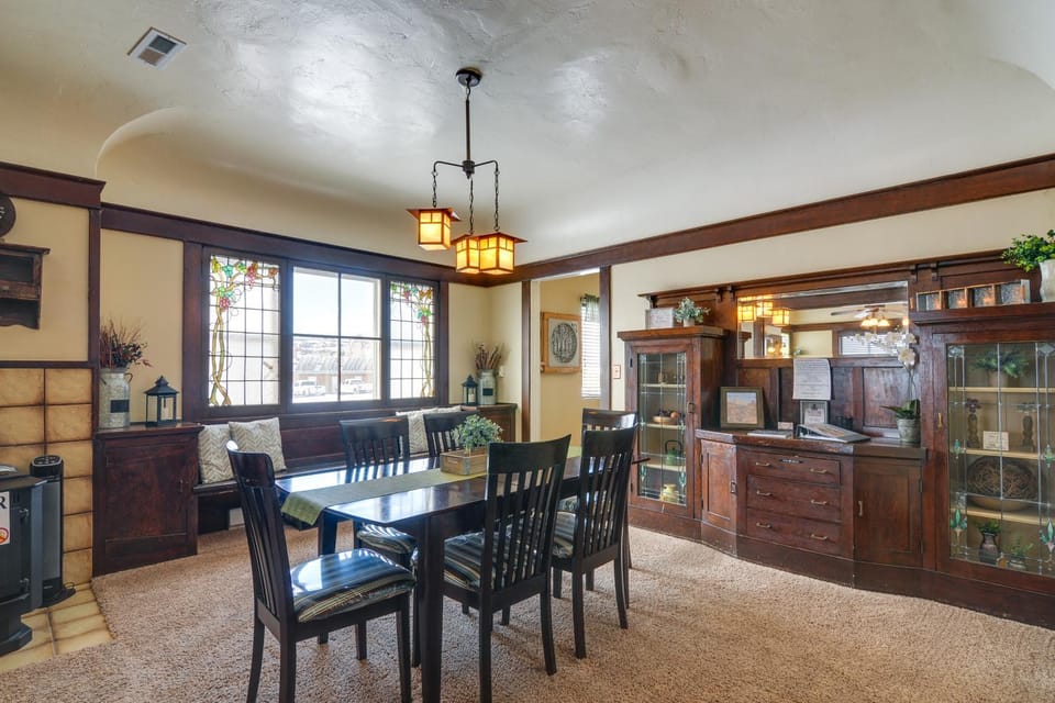 Historic Bryce Canyon Basecamp w/ Game Room! House in Cannonville