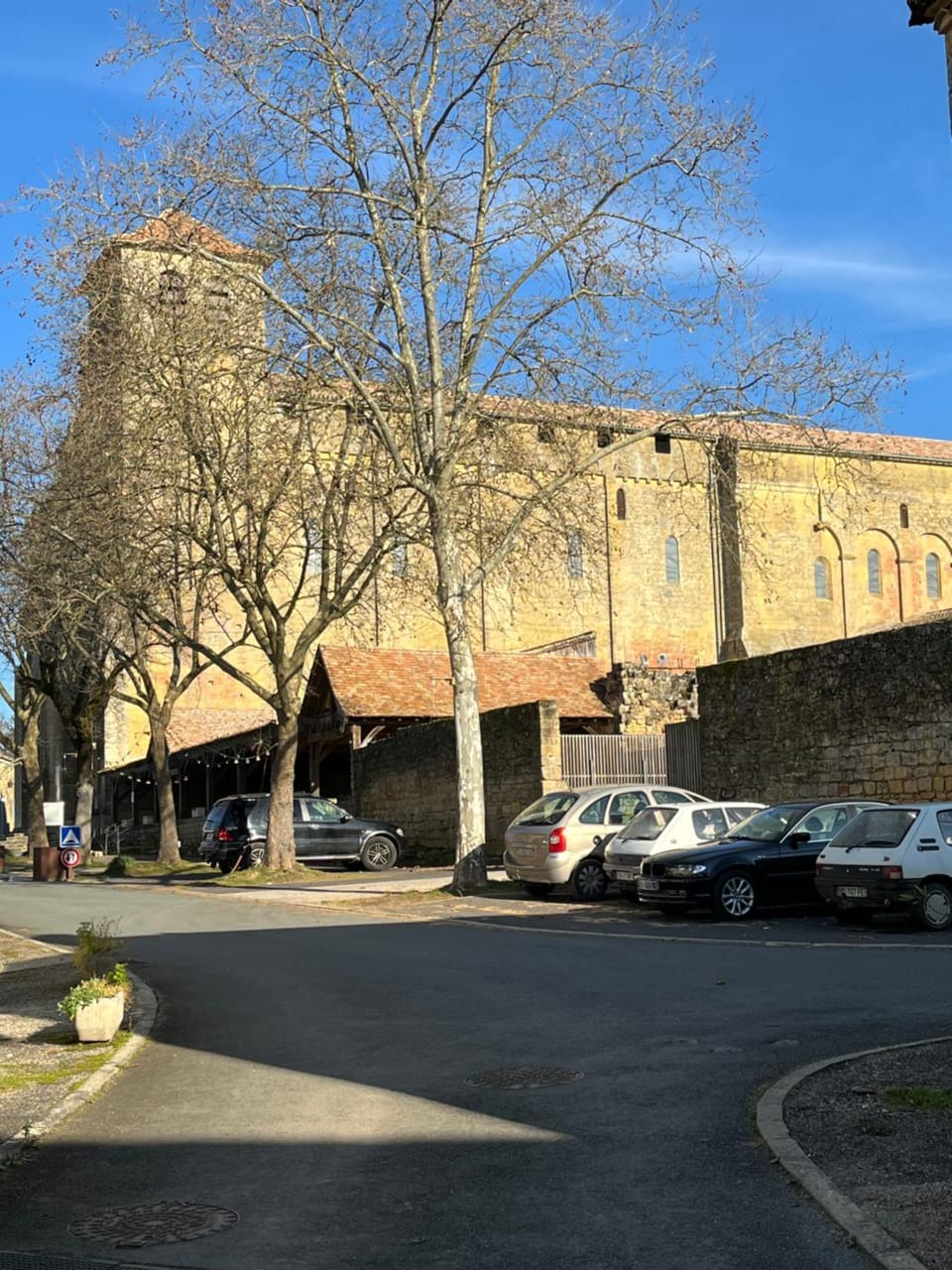 Neighbourhood, Landmark view, Street view