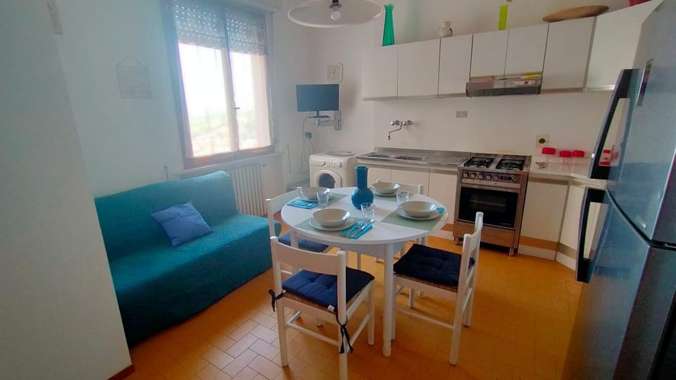 BILOCALE IN PIAZZA A NUMANA VISTA MARE BELLISSIMA - cod 485 House in Numana