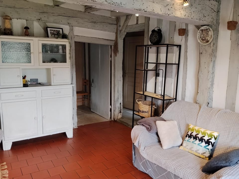 Maison landaise typique sur grand airial House in Nouvelle-Aquitaine
