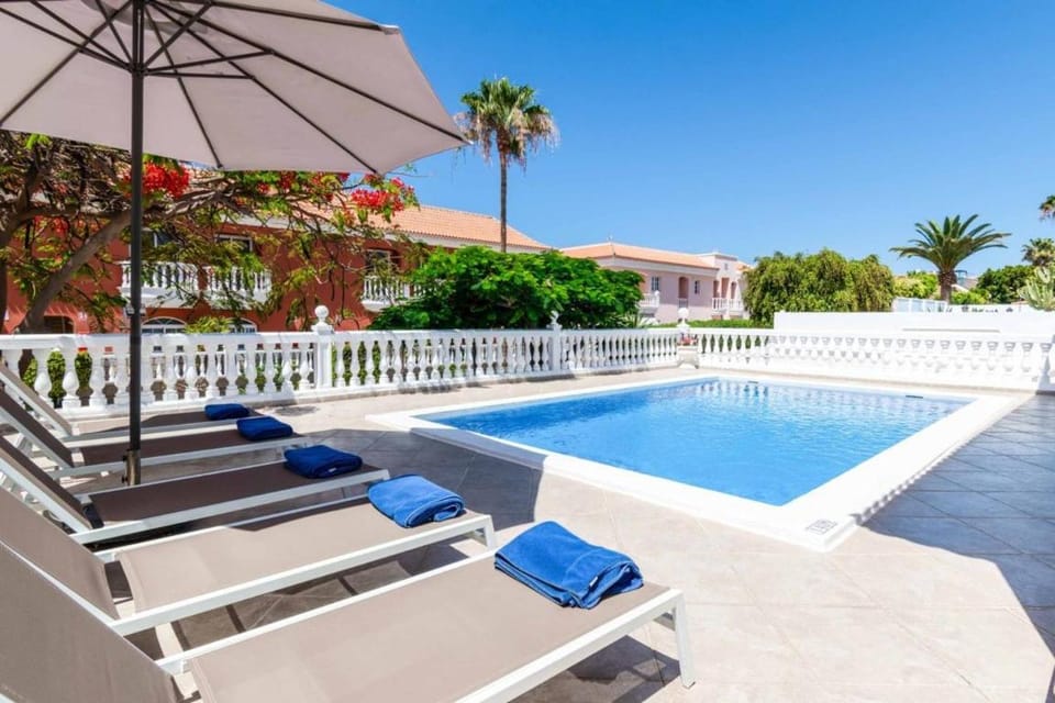 Beautiful 3 Bedroom Villa Private Heated Pool Villa in Avenida de la Galga