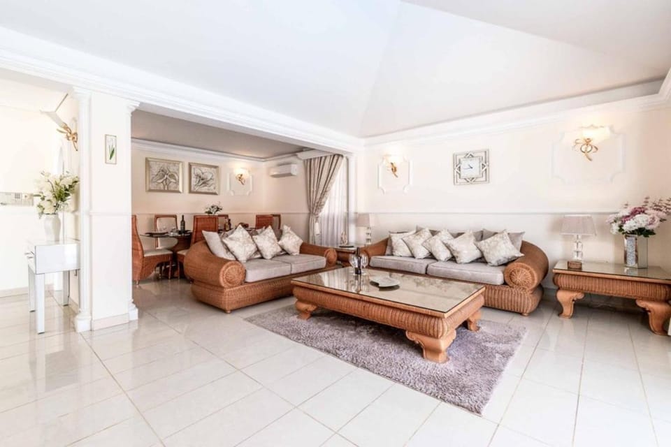 Beautiful 3 Bedroom Villa Private Heated Pool Villa in Avenida de la Galga