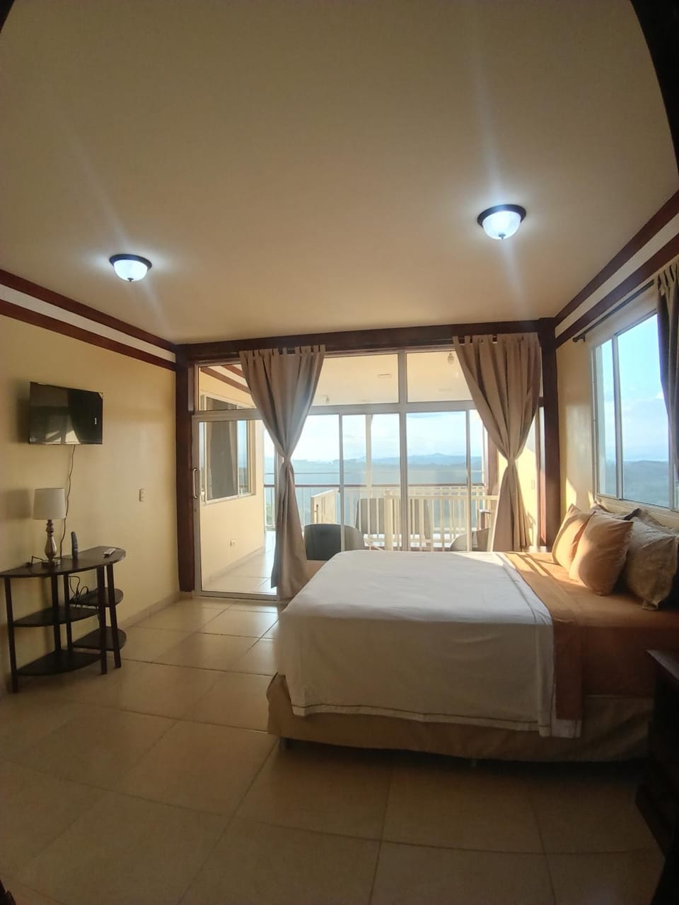 Bed, TV and multimedia, Photo of the whole room, Bedroom