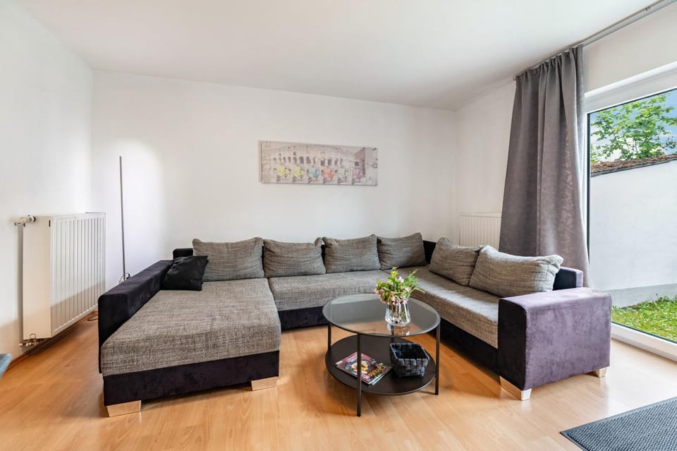 Ferienwohnung Für 6 Personen 85 M² Apartment in Saarbrücken