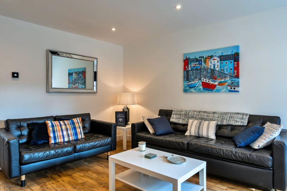 Communal lounge/ TV room, Living room, Seating area