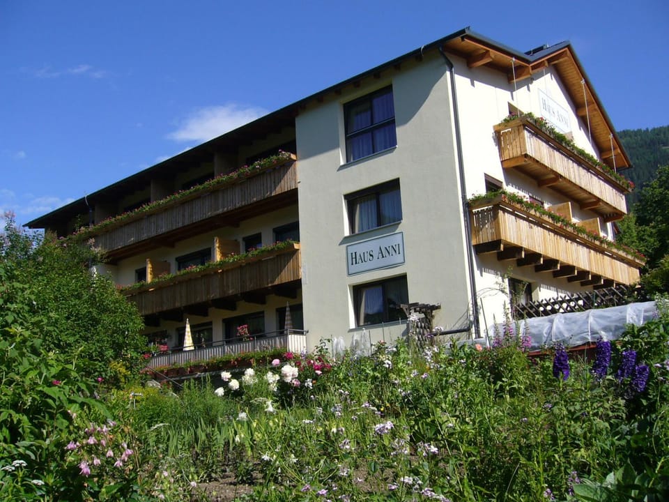 Property building, Facade/entrance, Garden