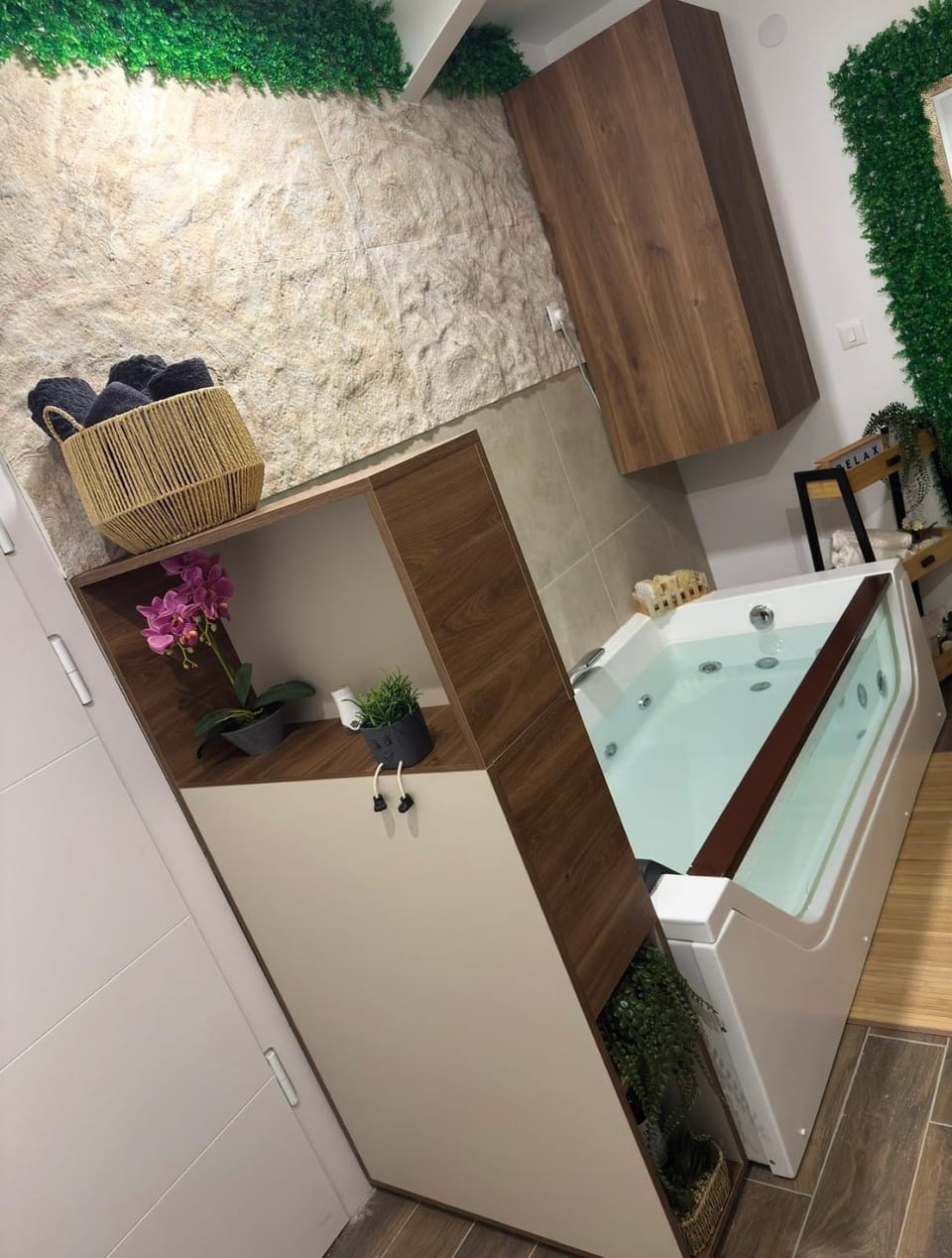 SpaNish SKY 1 sauna&jacuzzi Apartment in Serbia