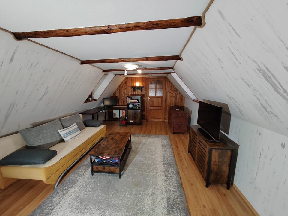 Communal lounge/ TV room, Photo of the whole room, Seating area