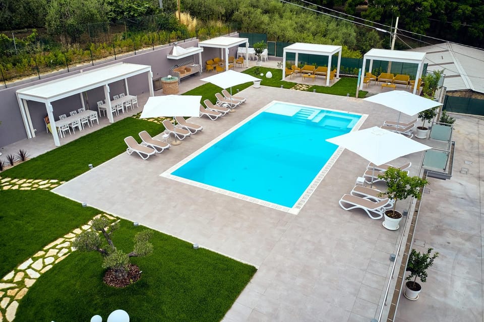 Swimming pool, sunbed