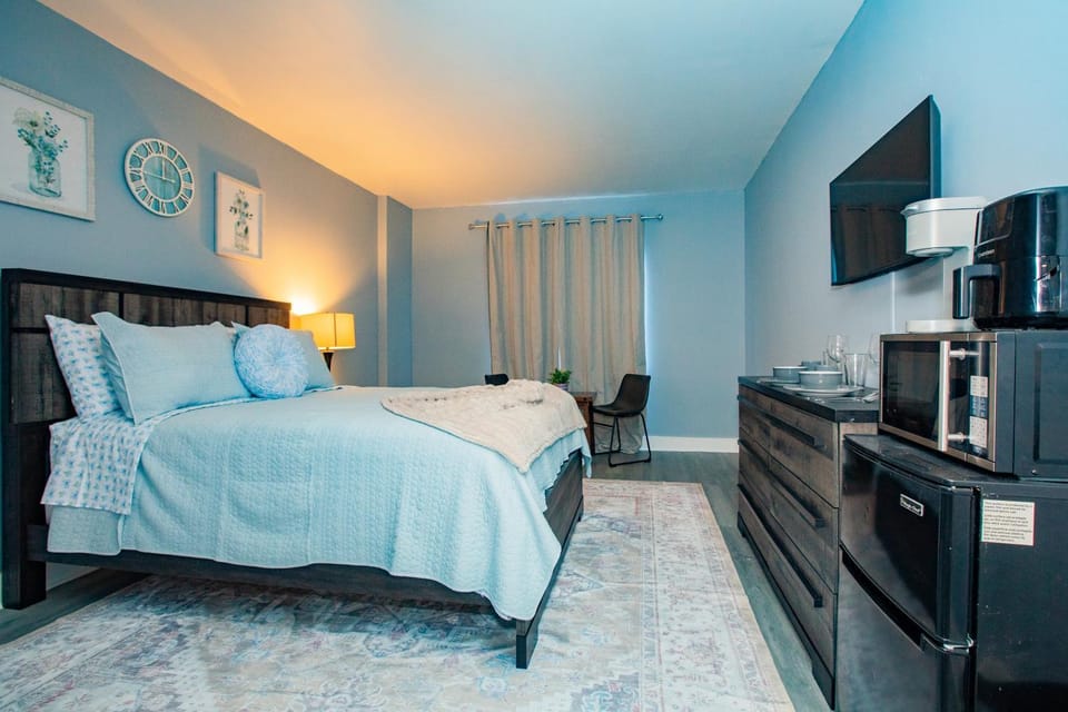 Modern Mins To "Atrium & Novant" Uptown Char Airport Apartment in Charlotte