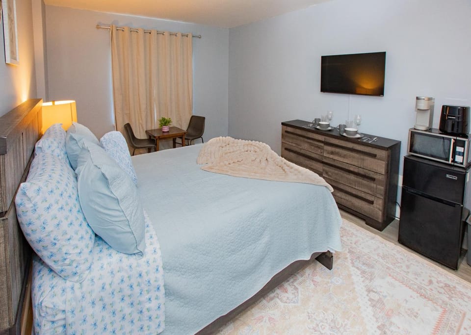 Modern Mins To "Atrium & Novant" Uptown Char Airport Apartment in Charlotte