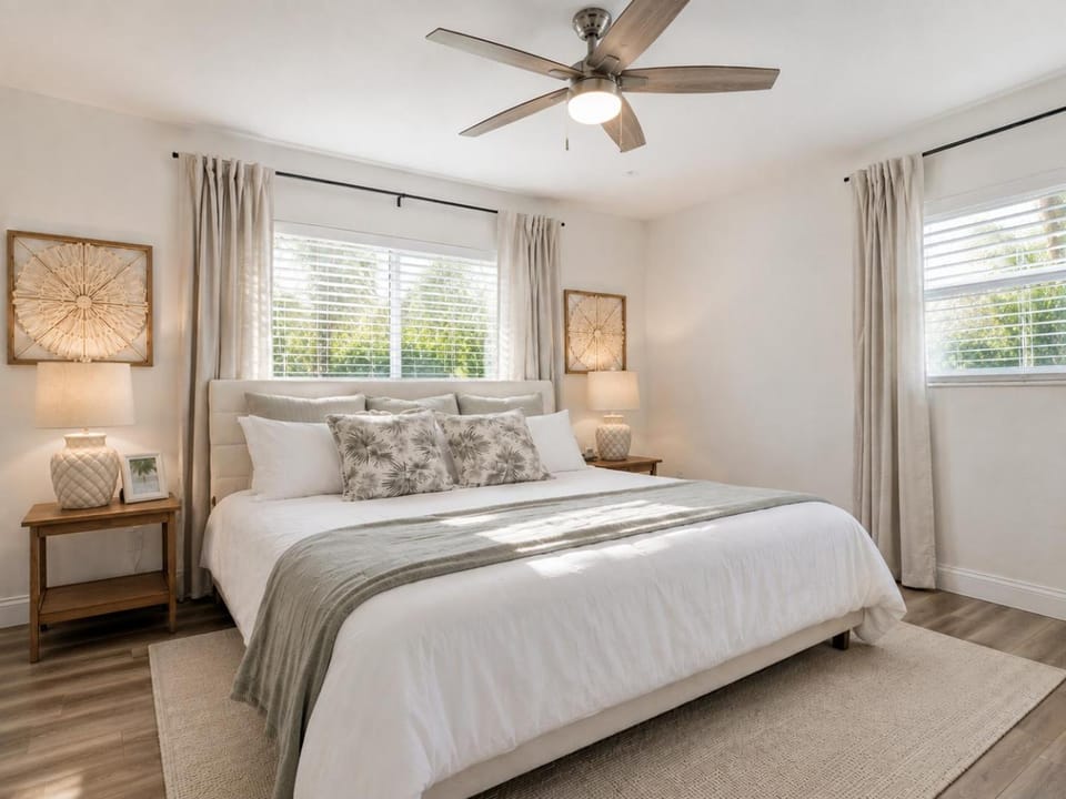 Bed, Photo of the whole room, Bedroom