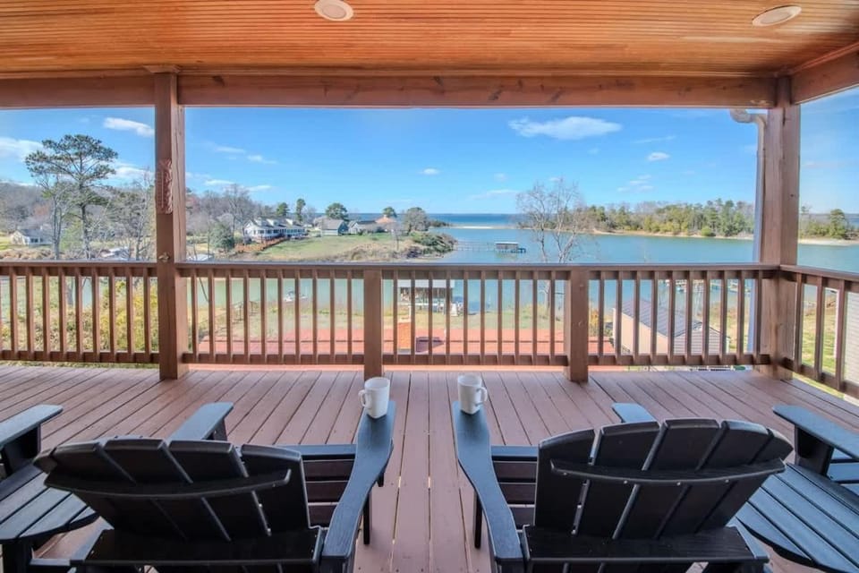 Waterfront Home with pool dock gameroom and kayaks House in Virginia