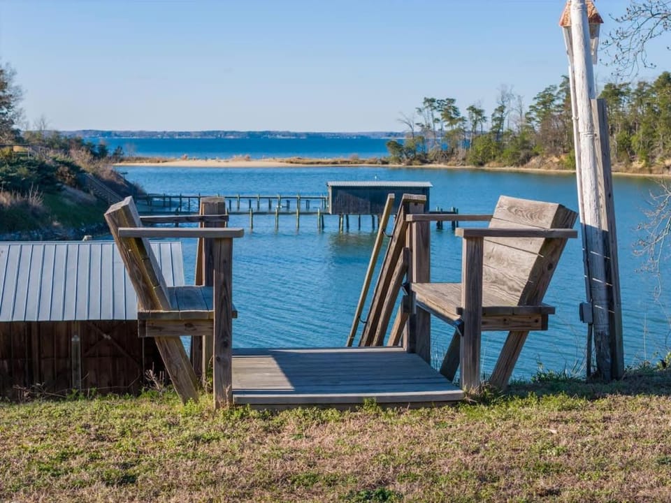Waterfront Home with pool dock gameroom and kayaks House in Virginia
