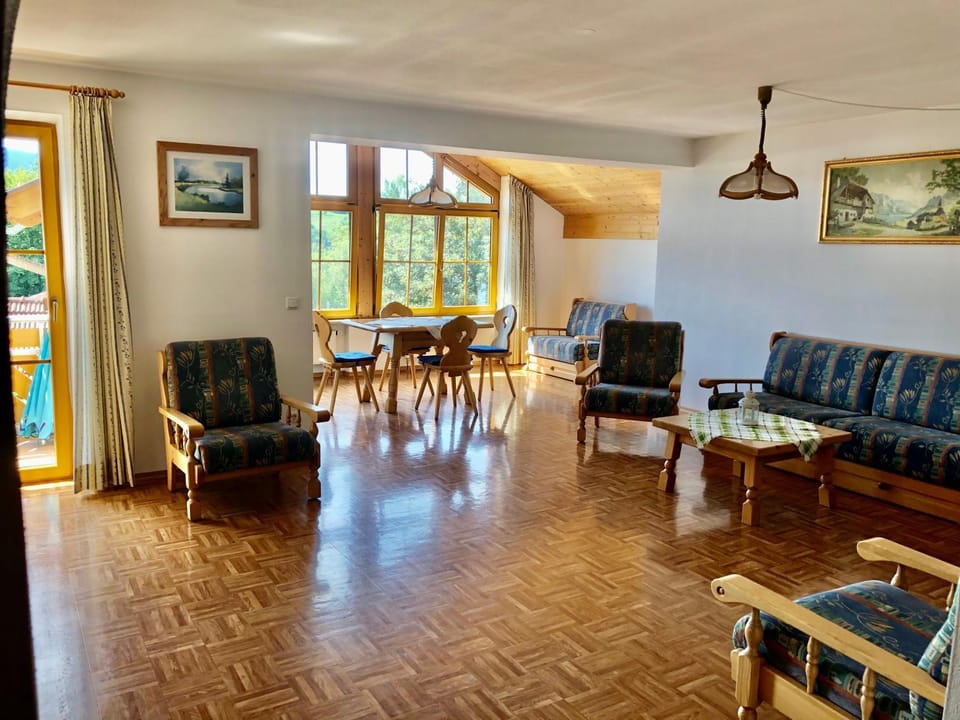Living room, Seating area, Dining area