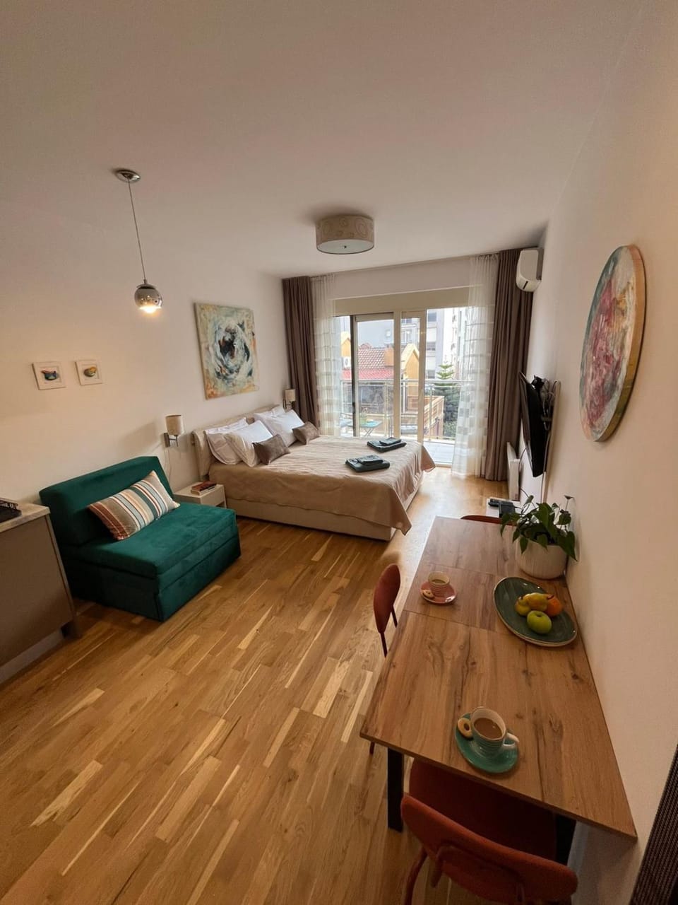 Bed, Photo of the whole room, Seating area, Bedroom, air conditioner