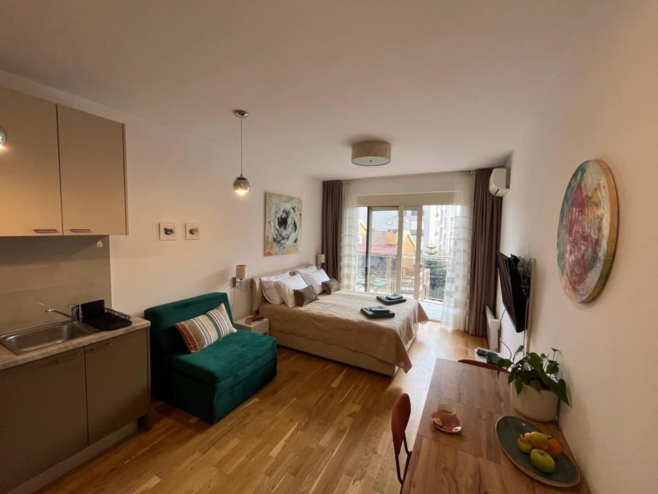 Bed, Kitchen or kitchenette, Seating area