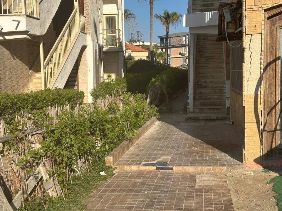 شاليه بجنينه علي البحر في المعموره الشاطئ Chalet in Alexandria