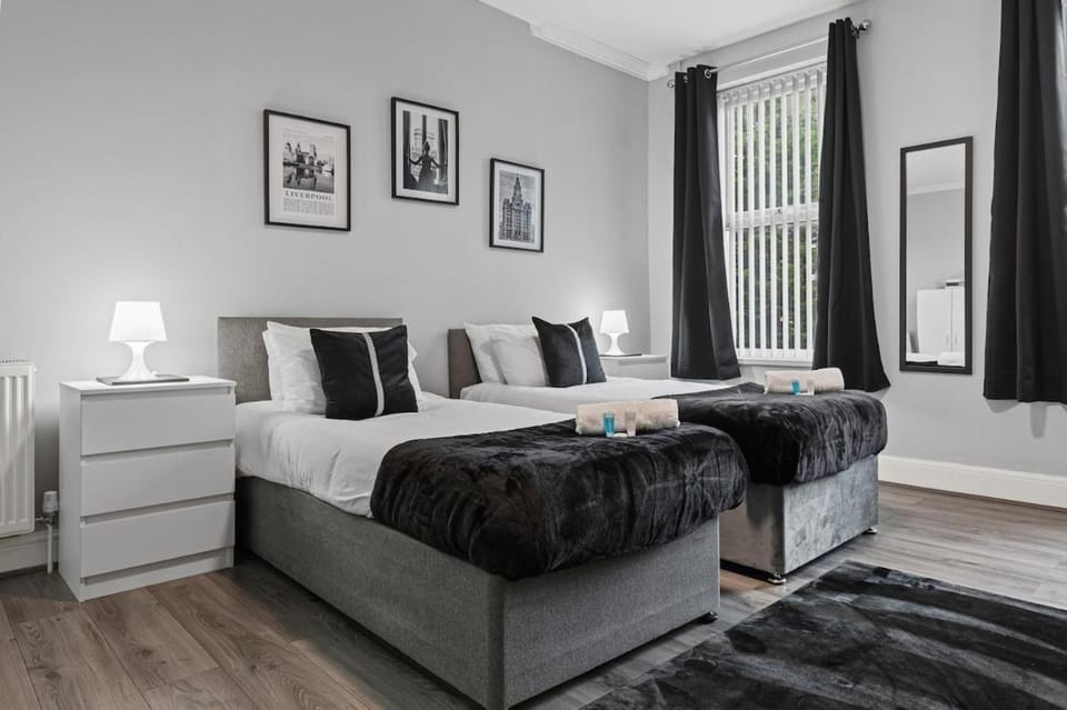 Bed, View (from property/room), Decorative detail, Bedroom