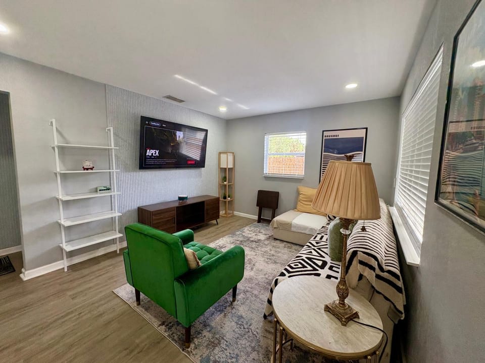 South Tampa Haven, Furnished Stay Near MacDill House in Tampa